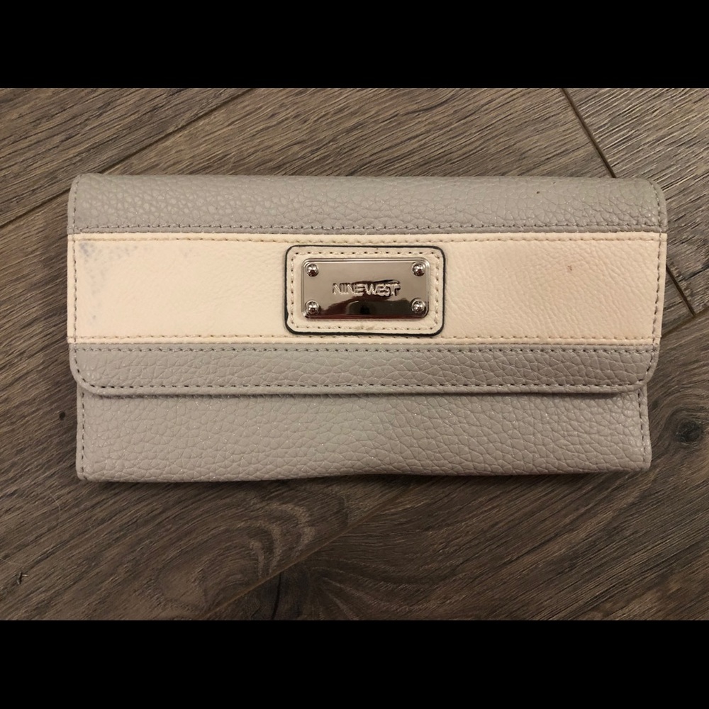 Nine West wallet